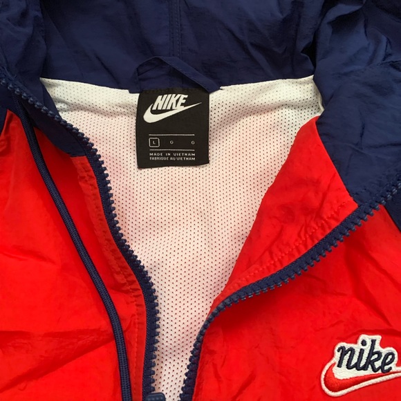 Nike Signature Windrunner Jacket - Size: Large - Picture 2 of 4